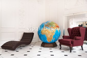 Физический глобус Земли на деревянной подставке, d=130 см