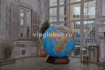 Политический глобус Земли на подставке из дерева, d=130 см