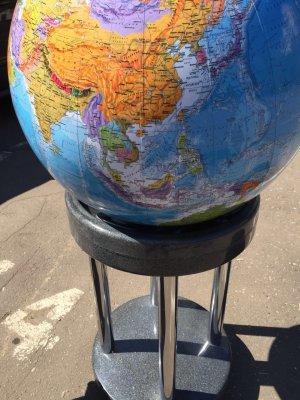 Политический глобус Земли на подставке-тумбе из пластика, d=64 см