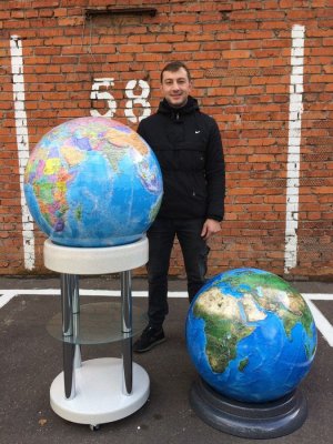 Политический глобус Земли на напольной подставке с полкой, d=64 см